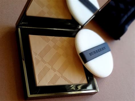 REVIEW: BURBERRY Sheer Luminous Pressed Powder in 